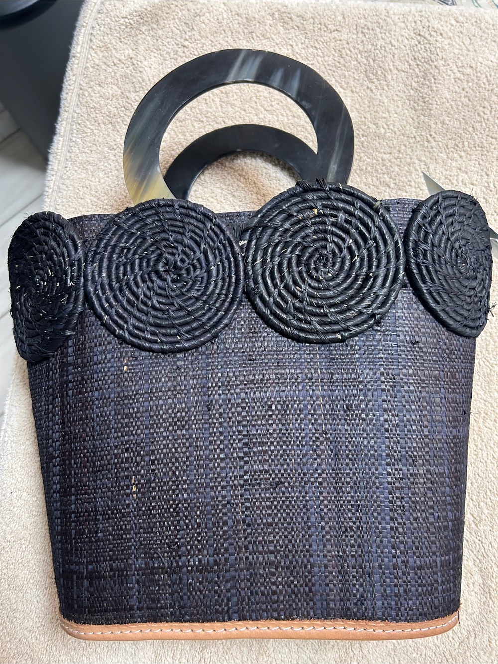 SHEBOBO TAZI DISC STRAW PURSE WITH HORN HANDLES. NWT! Black